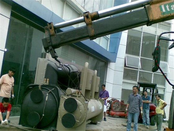 公安县随车吊和汽车吊的核心区别是什么？哪种更省钱？